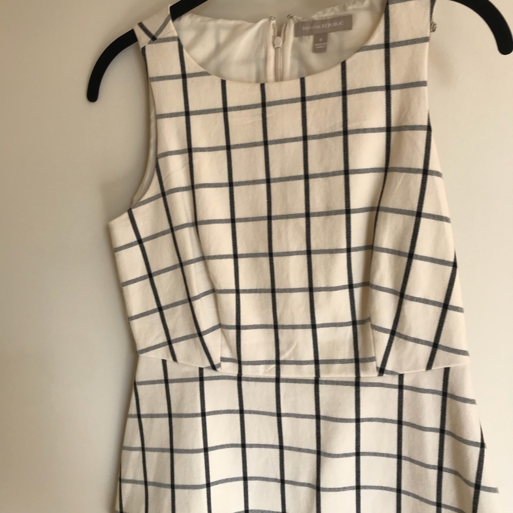 Beautiful black and white peplum banana repub top